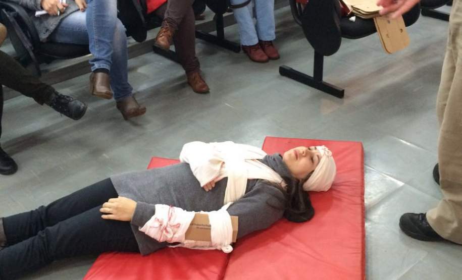 14ª COORDENADORIA REGIONAL DE PROTEÇÃO E DEFESA CIVIL CAPACITA PROFISSIONAIS DA EDUCAÇÃO PARA ATUAR NAS BRIGADAS ESCOLARES. O Programa Brigadas Escolares do Governo do Estado em parceria com a Coordenadoria Estadual de Proteção e Defesa Civil tem como objetivo capacitar profissionais da educação para compor as brigadas escolares nos estabelecimentos da rede pública estadual de ensino.