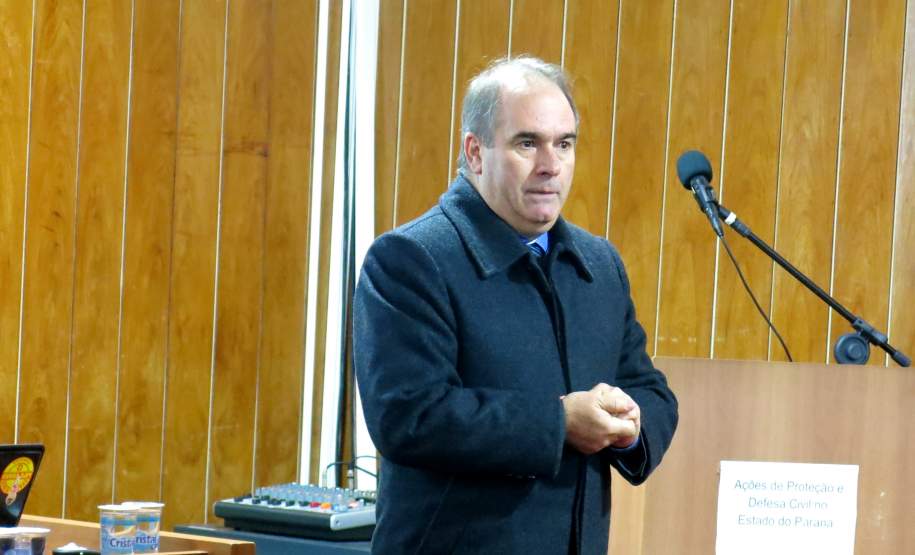 O Chefe da Casa Militar e Coordenador Estadual de Proteção e Defesa Civil, Coronel Adilson Castilho Casitas, ministrou na manhã da última quinta-feira (09/06) uma palestra com o tema “Ações de Proteção e Defesa Civil no Estado do Paraná” para os militares da Curso de Formação de Oficiais na Academia Policial Militar do Guatupê.