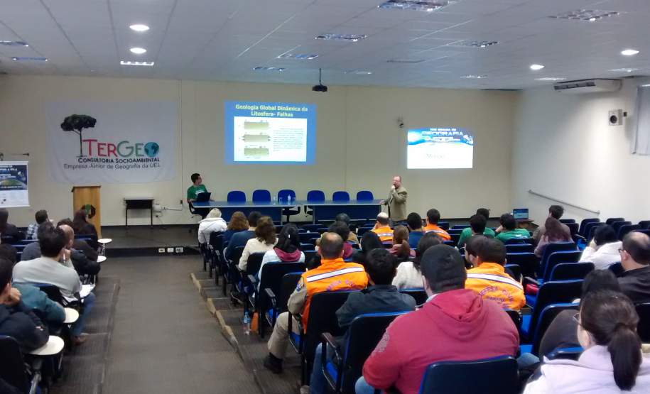 3ª CORPDEC na 32ª Semana de Geografia da UEL. No dia 10 de junho de 2016 à tarde, a 3ª Coordenadoria Regional de Proteção e Defesa Civil (3ª CORPDEC) participou de evento que integrou 32ª Semana de Geografia da Universidade Estadual de Londrina