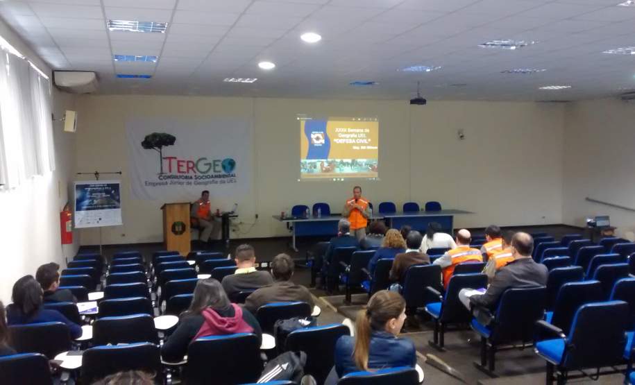 3ª CORPDEC na 32ª Semana de Geografia da UEL. No dia 10 de junho de 2016 à tarde, a 3ª Coordenadoria Regional de Proteção e Defesa Civil (3ª CORPDEC) participou de evento que integrou 32ª Semana de Geografia da Universidade Estadual de Londrina