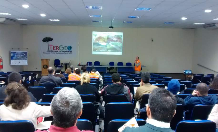 3ª CORPDEC na 32ª Semana de Geografia da UEL. No dia 10 de junho de 2016 à tarde, a 3ª Coordenadoria Regional de Proteção e Defesa Civil (3ª CORPDEC) participou de evento que integrou 32ª Semana de Geografia da Universidade Estadual de Londrina