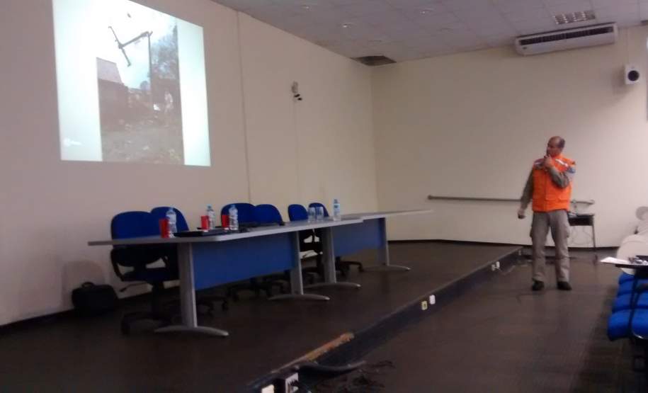 3ª CORPDEC na 32ª Semana de Geografia da UEL. No dia 10 de junho de 2016 à tarde, a 3ª Coordenadoria Regional de Proteção e Defesa Civil (3ª CORPDEC) participou de evento que integrou 32ª Semana de Geografia da Universidade Estadual de Londrina