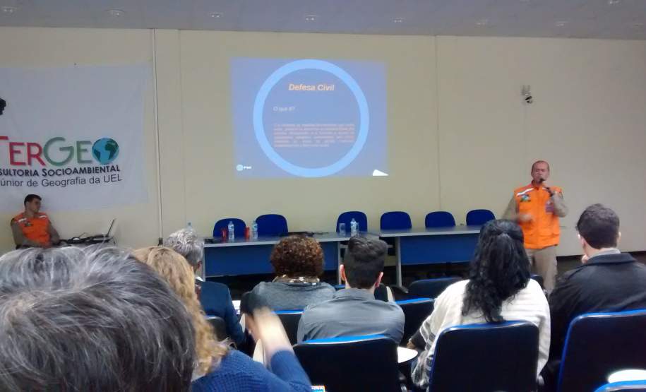 3ª CORPDEC na 32ª Semana de Geografia da UEL. No dia 10 de junho de 2016 à tarde, a 3ª Coordenadoria Regional de Proteção e Defesa Civil (3ª CORPDEC) participou de evento que integrou 32ª Semana de Geografia da Universidade Estadual de Londrina