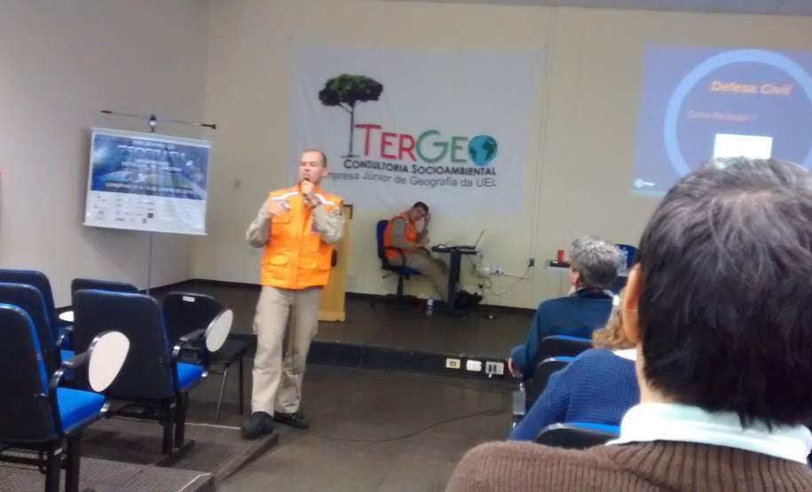 3ª CORPDEC na 32ª Semana de Geografia da UEL. No dia 10 de junho de 2016 à tarde, a 3ª Coordenadoria Regional de Proteção e Defesa Civil (3ª CORPDEC) participou de evento que integrou 32ª Semana de Geografia da Universidade Estadual de Londrina