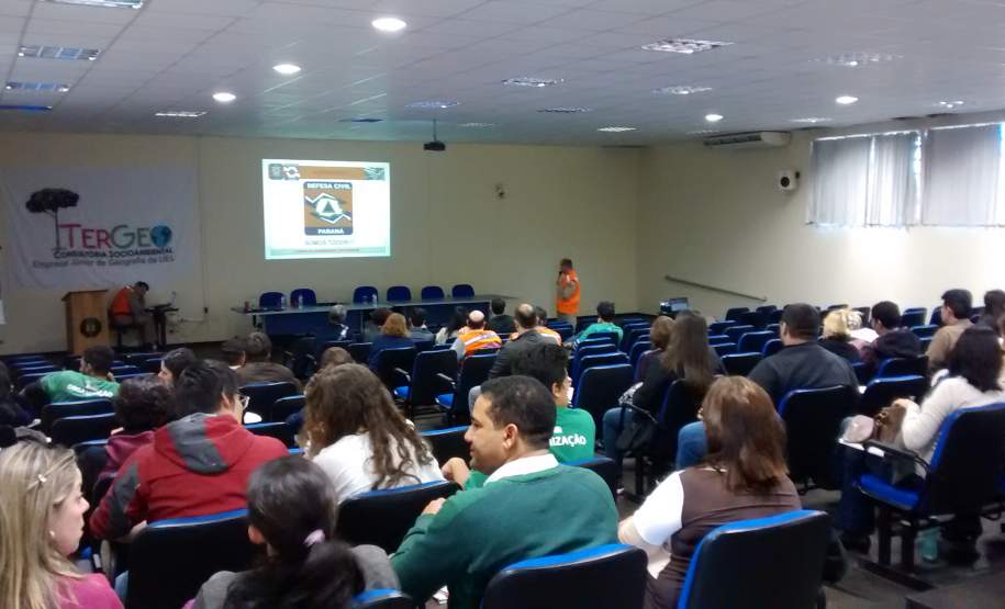 3ª CORPDEC na 32ª Semana de Geografia da UEL. No dia 10 de junho de 2016 à tarde, a 3ª Coordenadoria Regional de Proteção e Defesa Civil (3ª CORPDEC) participou de evento que integrou 32ª Semana de Geografia da Universidade Estadual de Londrina