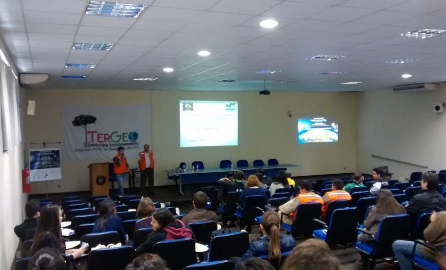 3ª CORPDEC na 32ª Semana de Geografia da UEL. No dia 10 de junho de 2016 à tarde, a 3ª Coordenadoria Regional de Proteção e Defesa Civil (3ª CORPDEC) participou de evento que integrou 32ª Semana de Geografia da Universidade Estadual de Londrina
