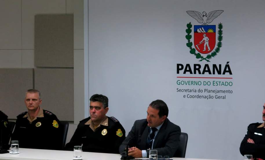 Na tarde da última quarta-feira (15/06) o Coordenador Executivo de Proteção e Defesa Civil, Ten.-Cel. Edemilson de Barros, ministrou uma palestra sobre a metodologia de Defesa Civil para os militares do Curso de Aperfeiçoamento de Oficiais (CAO) da Polícia Militar do Paraná.