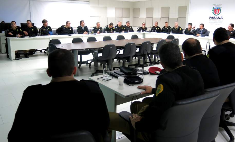 Na tarde da última quarta-feira (15/06) o Coordenador Executivo de Proteção e Defesa Civil, Ten.-Cel. Edemilson de Barros, ministrou uma palestra sobre a metodologia de Defesa Civil para os militares do Curso de Aperfeiçoamento de Oficiais (CAO) da Polícia Militar do Paraná.