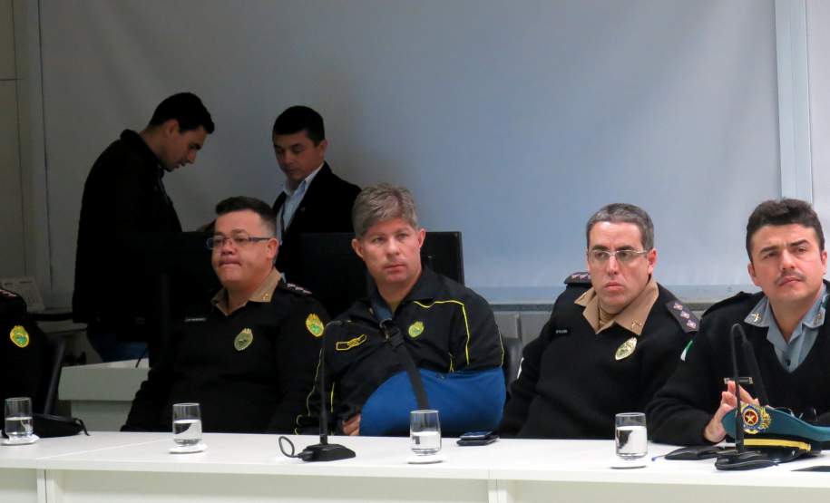 Na tarde da última quarta-feira (15/06) o Coordenador Executivo de Proteção e Defesa Civil, Ten.-Cel. Edemilson de Barros, ministrou uma palestra sobre a metodologia de Defesa Civil para os militares do Curso de Aperfeiçoamento de Oficiais (CAO) da Polícia Militar do Paraná.