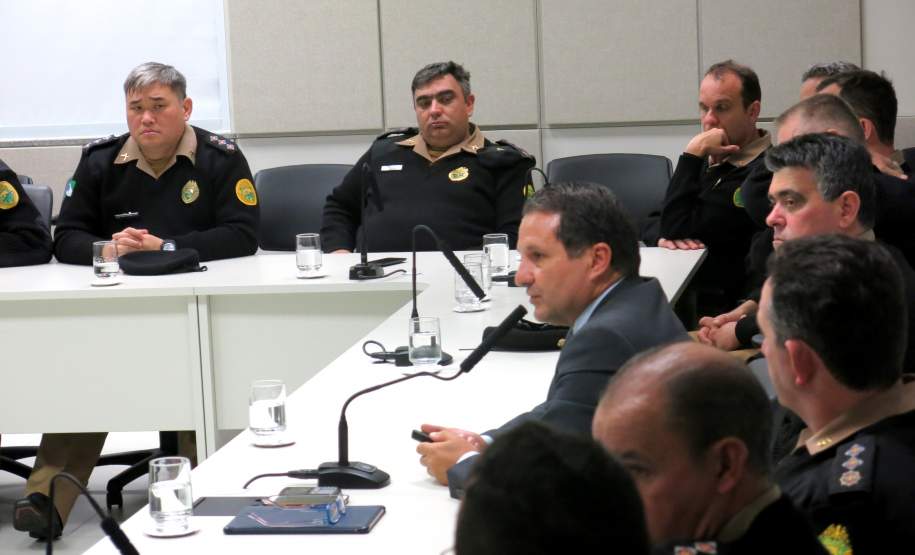 Na tarde da última quarta-feira (15/06) o Coordenador Executivo de Proteção e Defesa Civil, Ten.-Cel. Edemilson de Barros, ministrou uma palestra sobre a metodologia de Defesa Civil para os militares do Curso de Aperfeiçoamento de Oficiais (CAO) da Polícia Militar do Paraná.