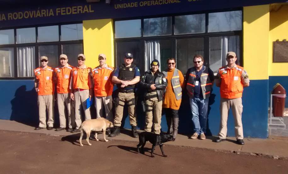 3ª Coordenadoria Regional de Proteção e Defesa Civil e Polícia Rodoviária Federal realizam fiscalização Produtos Perigosos em Cornélio Procópio-PR. No dia 16 de junho de 2016 a 3ª Coordenadoria Regional de Proteção e Defesa Civil realizou Fiscalização de Produtos Perigosos no Posto da Polícia Rodoviária Federal, Km 83 da Rodovia BR 369, no município de Cornélio Procópio.