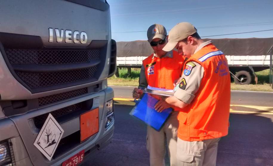 3ª Coordenadoria Regional de Proteção e Defesa Civil e Polícia Rodoviária Federal realizam fiscalização Produtos Perigosos em Cornélio Procópio-PR. No dia 16 de junho de 2016 a 3ª Coordenadoria Regional de Proteção e Defesa Civil realizou Fiscalização de Produtos Perigosos no Posto da Polícia Rodoviária Federal, Km 83 da Rodovia BR 369, no município de Cornélio Procópio.