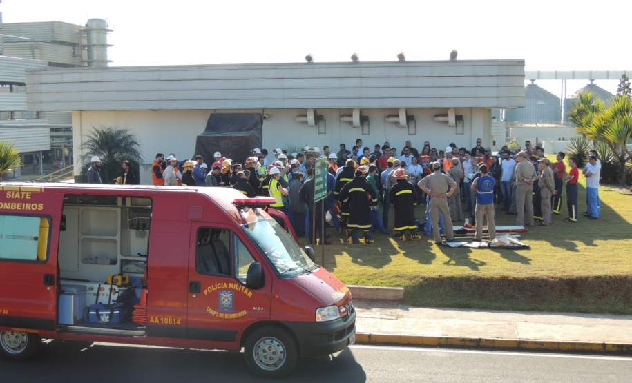 Foi realizado na tarde da última quinta-feira(23), o 1º Simulado de Atendimento Emergencial do Plano de Auxílio Mútuo(PAM), da região Metropolitana de Maringá. O evento aconteceu no pátio de inflamáveis da empresa, BS Bios ­Energia Renovável, na cidade de Marialva, onde simulou um incêndio seguido de explosão, ocasionando 15 vítimas.