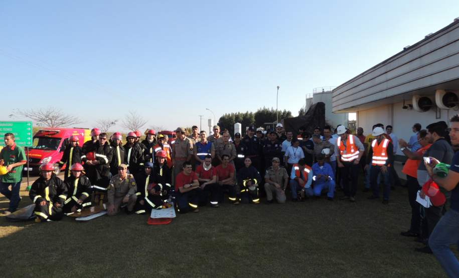 Foi realizado na tarde da última quinta-feira(23), o 1º Simulado de Atendimento Emergencial do Plano de Auxílio Mútuo(PAM), da região Metropolitana de Maringá. O evento aconteceu no pátio de inflamáveis da empresa, BS Bios ­Energia Renovável, na cidade de Marialva, onde simulou um incêndio seguido de explosão, ocasionando 15 vítimas.