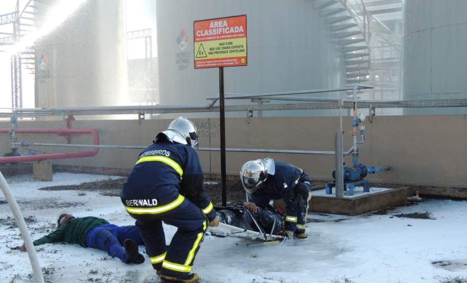 Foi realizado na tarde da última quinta-feira(23), o 1º Simulado de Atendimento Emergencial do Plano de Auxílio Mútuo(PAM), da região Metropolitana de Maringá. O evento aconteceu no pátio de inflamáveis da empresa, BS Bios ­Energia Renovável, na cidade de Marialva, onde simulou um incêndio seguido de explosão, ocasionando 15 vítimas.