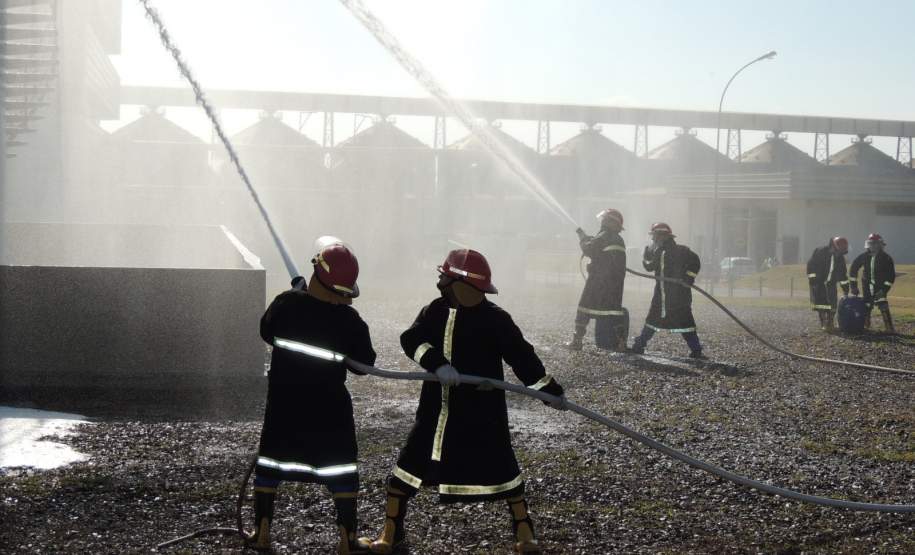 Foi realizado na tarde da última quinta-feira(23), o 1º Simulado de Atendimento Emergencial do Plano de Auxílio Mútuo(PAM), da região Metropolitana de Maringá. O evento aconteceu no pátio de inflamáveis da empresa, BS Bios ­Energia Renovável, na cidade de Marialva, onde simulou um incêndio seguido de explosão, ocasionando 15 vítimas.