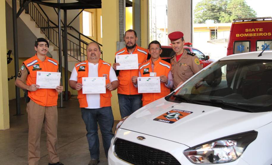 No dia Nacional do Bombeiro 3º Coordenadoria Regional de Proteção e Defesa Civil entrega Certificados a radioamadores voluntários em Londrina. A 3ª Coordenadoria Regional de Proteção e Defesa Civil (3ª CORPDEC) agradeceu os voluntários radioamadores da região, na Solenidade Militar Alusiva ao Dia Nacional do Bombeiro, no último dia 01 (sexta feira), na sede do 3º Grupamento de Bombeiros em Londrina.