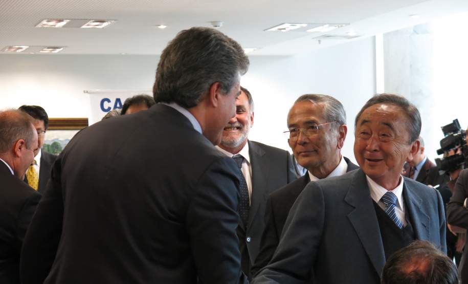 O governador Beto Richa assinou nesta quarta-feira (6), no Palácio Iguaçu, um termo de cooperação técnica entre o Paraná e o Governo do Japão para instalar, no Estado, um radar Banda X para monitoramento meteorológico e prevenção de desastres naturais na Região Metropolitana de Curitiba