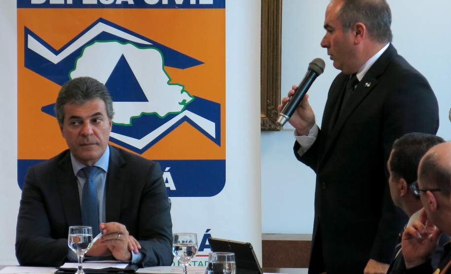 O governador Beto Richa assinou nesta quarta-feira (6), no Palácio Iguaçu, um termo de cooperação técnica entre o Paraná e o Governo do Japão para instalar, no Estado, um radar Banda X para monitoramento meteorológico e prevenção de desastres naturais na Região Metropolitana de Curitiba