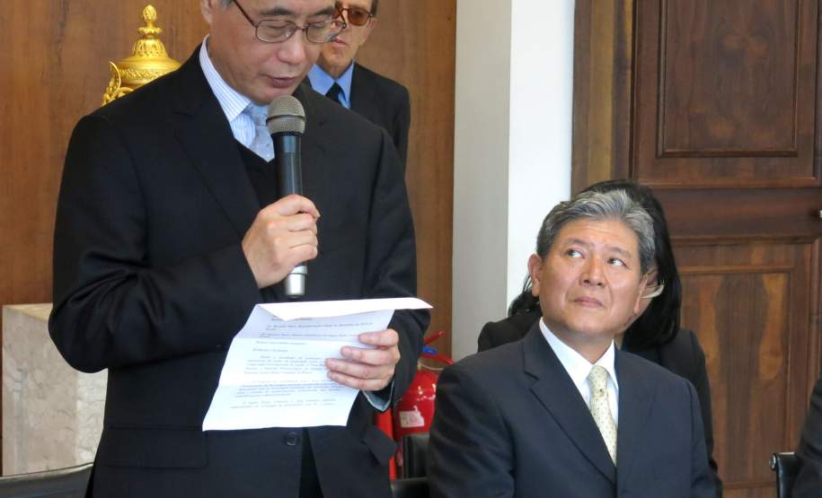 O governador Beto Richa assinou nesta quarta-feira (6), no Palácio Iguaçu, um termo de cooperação técnica entre o Paraná e o Governo do Japão para instalar, no Estado, um radar Banda X para monitoramento meteorológico e prevenção de desastres naturais na Região Metropolitana de Curitiba