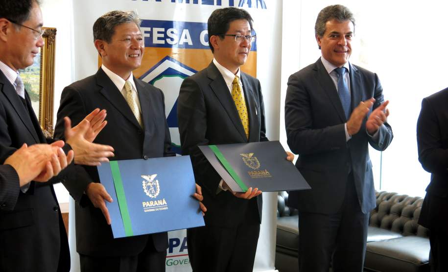 O governador Beto Richa assinou nesta quarta-feira (6), no Palácio Iguaçu, um termo de cooperação técnica entre o Paraná e o Governo do Japão para instalar, no Estado, um radar Banda X para monitoramento meteorológico e prevenção de desastres naturais na Região Metropolitana de Curitiba