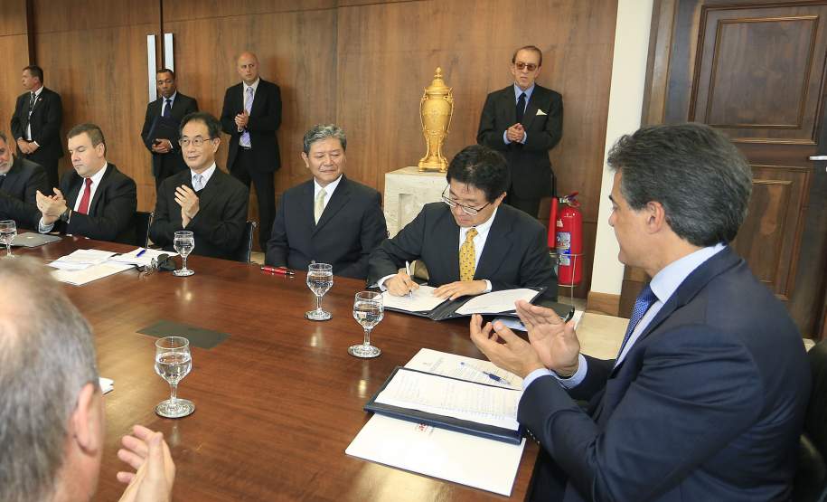 Richa anuncia instalação de radar para prevenir desastres naturais na RMC O governador Beto Richa assinou nesta quarta-feira (6), no Palácio Iguaçu, um termo de cooperação técnica entre o Paraná e o Governo do Japão para instalar, no Estado, um radar Banda X para monitoramento meteorológico e prevenção de desastres naturais na Região Metropolitana de Curitiba