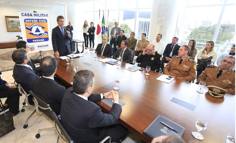 Richa anuncia instalação de radar para prevenir desastres naturais na RMC O governador Beto Richa assinou nesta quarta-feira (6), no Palácio Iguaçu, um termo de cooperação técnica entre o Paraná e o Governo do Japão para instalar, no Estado, um radar Banda X para monitoramento meteorológico e prevenção de desastres naturais na Região Metropolitana de Curitiba