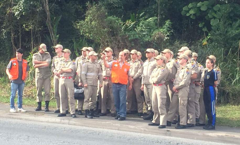 CADETES DO 2º ANO DO CURSO DE FORMAÇÃO DE OFICIAIS BOMBEIROS, RECEBEM TREINAMENTO SOBRE GESTÃO DE DESASTRES. O objetivo foi apresentar uma metodologia para mensurar a gravidade que se encontram as residências que ficam lotadas nas encostas, e que devido as chuvas podem vir a serem soterradas