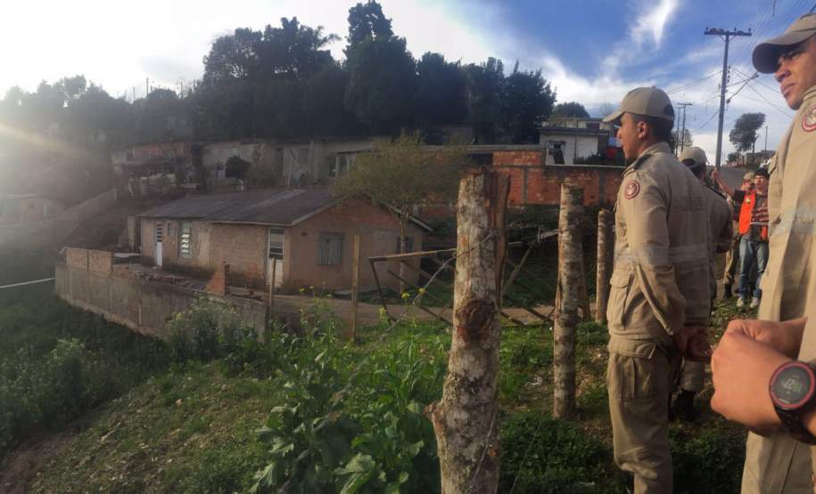 CADETES DO 2º ANO DO CURSO DE FORMAÇÃO DE OFICIAIS BOMBEIROS, RECEBEM TREINAMENTO SOBRE GESTÃO DE DESASTRES. O objetivo foi apresentar uma metodologia para mensurar a gravidade que se encontram as residências que ficam lotadas nas encostas, e que devido as chuvas podem vir a serem soterradas