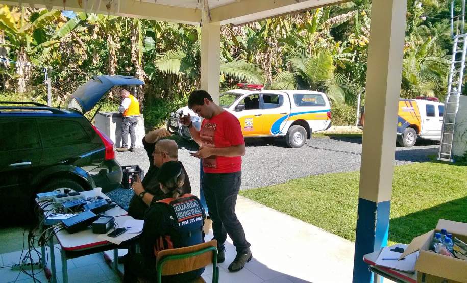 6ª CORPDEC realiza Simulado da REER no Município de São José dos Pinhais. No último sábado (09/07), a 6ª Coordenadoria Regional de Proteção e Defesa Civil realizou o simulado REER (Rede Estadual de Emergência de Radioamadores) no município de São José dos Pinhais, na região denominada Colônia Castelhanos, a qual está na Serra do Mar e faz divisa com o município de Guaratuba.