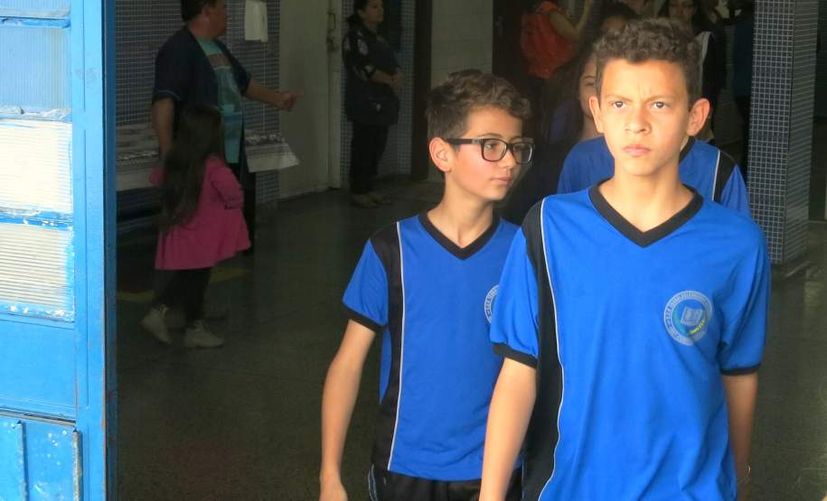 Na tarde da última terça-feira, a Coordenadoria Estadual de Proteção e Defesa Civil e a 1ª Coordenadoria Regional de Proteção e Defesa Civil (CORPDEC), através do Programa Brigadas Escolares, realizaram treinamento do Plano de Abandono no Colégio Estadual Professor Teobaldo Leonardo Kletemberg, no Sítio Cercado, em Curitiba