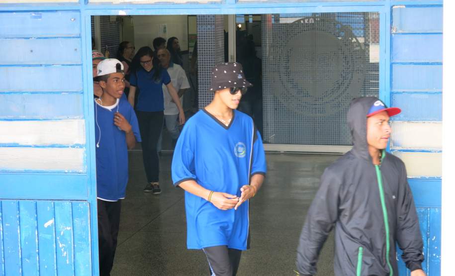 Na tarde da última terça-feira, a Coordenadoria Estadual de Proteção e Defesa Civil e a 1ª Coordenadoria Regional de Proteção e Defesa Civil (CORPDEC), através do Programa Brigadas Escolares, realizaram treinamento do Plano de Abandono no Colégio Estadual Professor Teobaldo Leonardo Kletemberg, no Sítio Cercado, em Curitiba