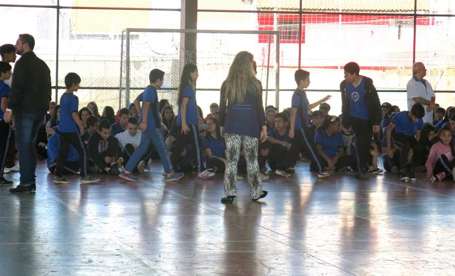 Na tarde da última terça-feira, a Coordenadoria Estadual de Proteção e Defesa Civil e a 1ª Coordenadoria Regional de Proteção e Defesa Civil (CORPDEC), através do Programa Brigadas Escolares, realizaram treinamento do Plano de Abandono no Colégio Estadual Professor Teobaldo Leonardo Kletemberg, no Sítio Cercado, em Curitiba