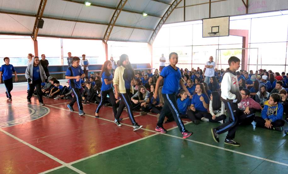 Na tarde da última terça-feira, a Coordenadoria Estadual de Proteção e Defesa Civil e a 1ª Coordenadoria Regional de Proteção e Defesa Civil (CORPDEC), através do Programa Brigadas Escolares, realizaram treinamento do Plano de Abandono no Colégio Estadual Professor Teobaldo Leonardo Kletemberg, no Sítio Cercado, em Curitiba