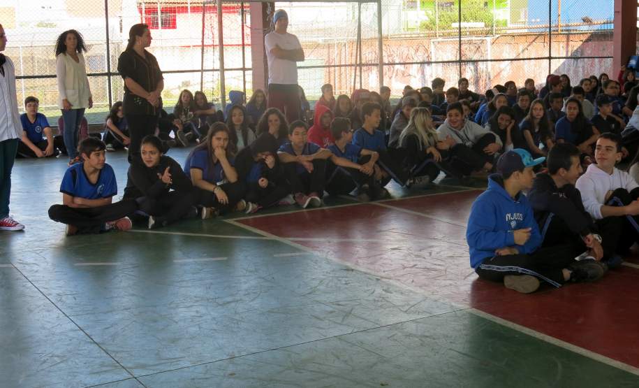Na tarde da última terça-feira, a Coordenadoria Estadual de Proteção e Defesa Civil e a 1ª Coordenadoria Regional de Proteção e Defesa Civil (CORPDEC), através do Programa Brigadas Escolares, realizaram treinamento do Plano de Abandono no Colégio Estadual Professor Teobaldo Leonardo Kletemberg, no Sítio Cercado, em Curitiba
