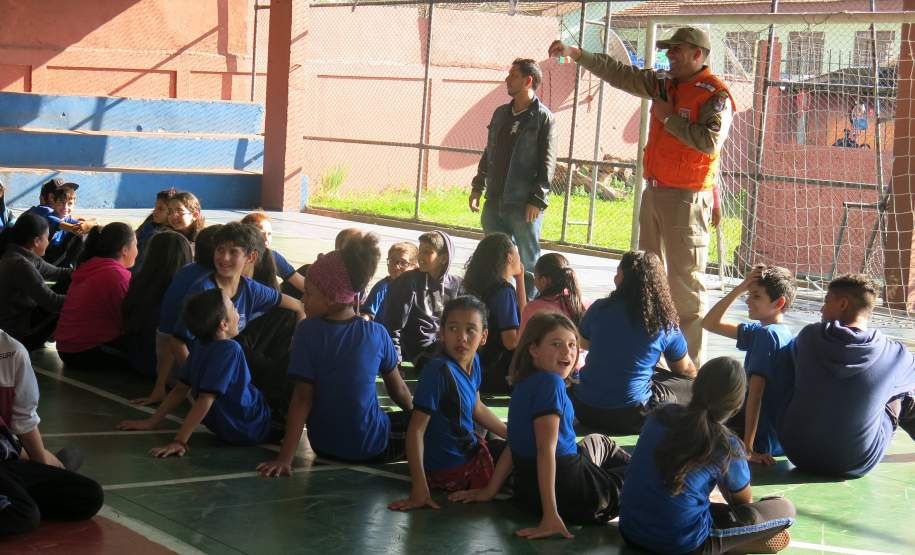 Na tarde da última terça-feira, a Coordenadoria Estadual de Proteção e Defesa Civil e a 1ª Coordenadoria Regional de Proteção e Defesa Civil (CORPDEC), através do Programa Brigadas Escolares, realizaram treinamento do Plano de Abandono no Colégio Estadual Professor Teobaldo Leonardo Kletemberg, no Sítio Cercado, em Curitiba