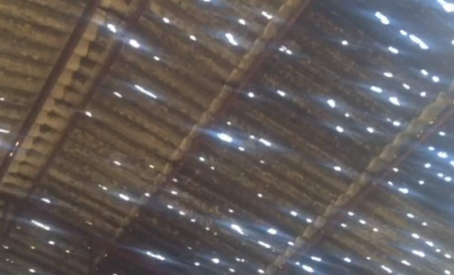 DEFESA CIVIL ESTADUAL ENVIA AUXÍLIO A MUNICÍPIO ATINGIDO POR FORTE CHUVA DE GRANIZO Um dos municípios mais afetados durante as chuvas de granizo desta terça-feira (12) foi Salto do Lontra, que teve danos e prejuízos extensivos em todo o município, afetando tanto os moradores quanto a administração pública local