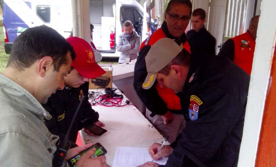 12ª CORPDEC REALIZA SIMULADO DA REDE ESTADUAL DE EMERGÊNCIA DE RADIOAMADORES EM FRANCISCO BELTRÃO. Na manhã de sábado dia 16 de julho de 2016, militares do 3º SGBI - Subgrupamento de Bombeiros Independente participaram do simulado da Rede Estadual de Emergência de Radioamadores (REER) previsto para primeiro semestre de 2016.