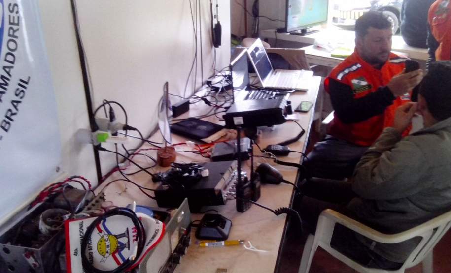 12ª CORPDEC REALIZA SIMULADO DA REDE ESTADUAL DE EMERGÊNCIA DE RADIOAMADORES EM FRANCISCO BELTRÃO. Na manhã de sábado dia 16 de julho de 2016, militares do 3º SGBI - Subgrupamento de Bombeiros Independente participaram do simulado da Rede Estadual de Emergência de Radioamadores (REER) previsto para primeiro semestre de 2016.