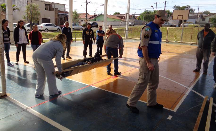 No dia 18 de julho de 2016 na praça CEU - Jardim Tarobá, a Defesa Civil (COMPDEC) e Corpo de Bombeiros de Cambé realizaram um evento que teve como objetivo de recrutar e capacitar voluntários cadastrados no Sistema de Defesa Civil (SISDC). O evento teve início às 13h com a presença do prefeito João Dalmacio Pavinato e a participação de 72 pessoas da comunidade.
