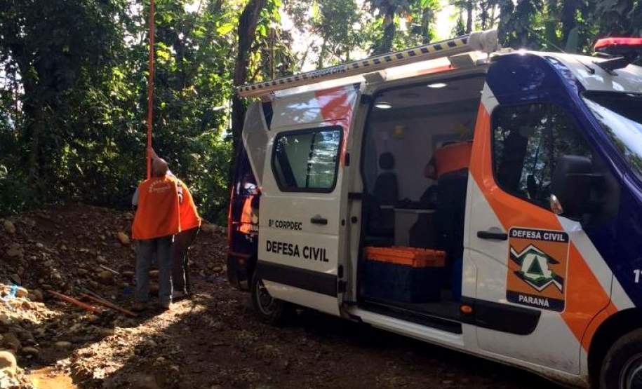 No último sábado (23/07) o Corpo de Bombeiros, em atividade de Defesa Civil, juntamente com a equipe da Rede Estadual de Emergência de Radioamadores (REER) da 8ª Coordenadoria Regional de Proteção e Defesa Civil – participou de simulado de radiocomunicação na comunidade de Capituva, Município de Morretes, no litoral do Paraná. A localidade é área vulnerável a queda de barreiras, além de já ter sido atingida por enxurradas e corridas de massa em 27 de dezembro de 2015.