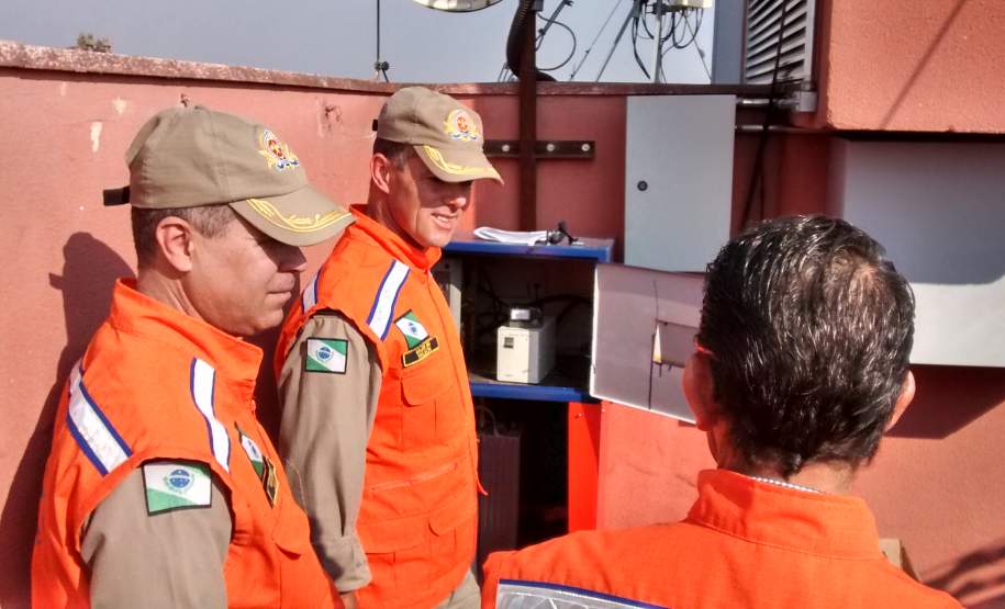 3ª CORPDEC auxilia voluntários Radioamadores cadastrados na instalação de repetidora em Londrina. 3ª CORPDEC auxilia voluntários Radioamadores cadastrados na instalação de repetidora em
Londrina.