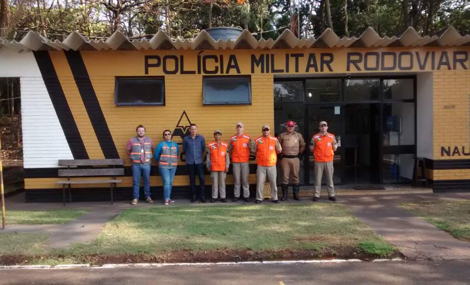 3º Coordenadoria Regional de Proteção e Defesa Civil realiza Fiscalização Prododutos Perigosos na Rodovia PR 323 PRv Porto Charles Naufal. 3º Coordenadoria Regional de Proteção e Defesa Civil realiza Fiscalização Prododutos Perigosos na Rodovia PR 323 PRv Porto Charles Naufal.