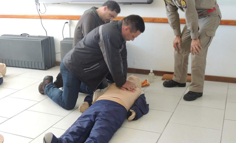 COORDENADORIA ESTADUAL DE PROTEÇÃO E DEFESA CIVIL FORMA BRIGADISTAS PARA ATUAÇÃO NO PALÁCIO IGUAÇU E PALÁCIO DAS ARAUCÁRIAS. No dia 16 de setembro a Coordenadoria Estadual de Proteção e Defesa Civil (CEPDEC), por intermédio do Centro Universitário de Estudos e Pesquisas sobre Desastres – CEPED/PR formou 58 brigadistas de incêndio, sendo 23 do Palácio Iguaçu e 58 do Palácio das Araucárias