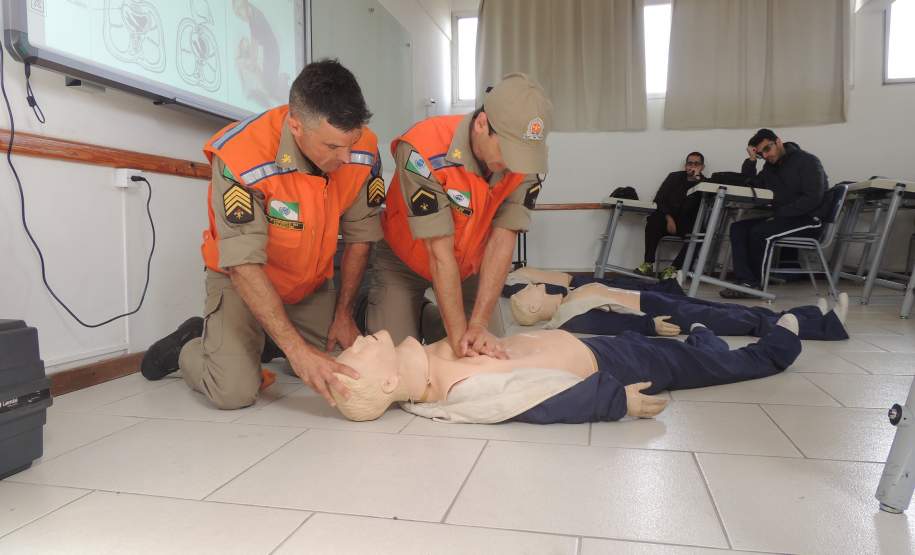 COORDENADORIA ESTADUAL DE PROTEÇÃO E DEFESA CIVIL FORMA BRIGADISTAS PARA ATUAÇÃO NO PALÁCIO IGUAÇU E PALÁCIO DAS ARAUCÁRIAS. No dia 16 de setembro a Coordenadoria Estadual de Proteção e Defesa Civil (CEPDEC), por intermédio do Centro Universitário de Estudos e Pesquisas sobre Desastres – CEPED/PR formou 58 brigadistas de incêndio, sendo 23 do Palácio Iguaçu e 58 do Palácio das Araucárias