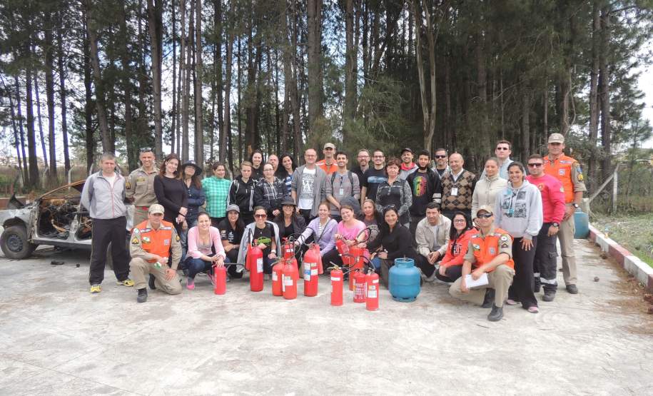 COORDENADORIA ESTADUAL DE PROTEÇÃO E DEFESA CIVIL FORMA BRIGADISTAS PARA ATUAÇÃO NO PALÁCIO IGUAÇU E PALÁCIO DAS ARAUCÁRIAS. No dia 16 de setembro a Coordenadoria Estadual de Proteção e Defesa Civil (CEPDEC), por intermédio do Centro Universitário de Estudos e Pesquisas sobre Desastres – CEPED/PR formou 58 brigadistas de incêndio, sendo 23 do Palácio Iguaçu e 58 do Palácio das Araucárias