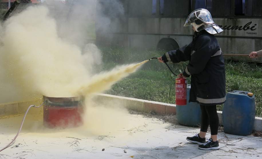 COORDENADORIA ESTADUAL DE PROTEÇÃO E DEFESA CIVIL FORMA BRIGADISTAS PARA ATUAÇÃO NO PALÁCIO IGUAÇU E PALÁCIO DAS ARAUCÁRIAS. No dia 16 de setembro a Coordenadoria Estadual de Proteção e Defesa Civil (CEPDEC), por intermédio do Centro Universitário de Estudos e Pesquisas sobre Desastres – CEPED/PR formou 58 brigadistas de incêndio, sendo 23 do Palácio Iguaçu e 58 do Palácio das Araucárias