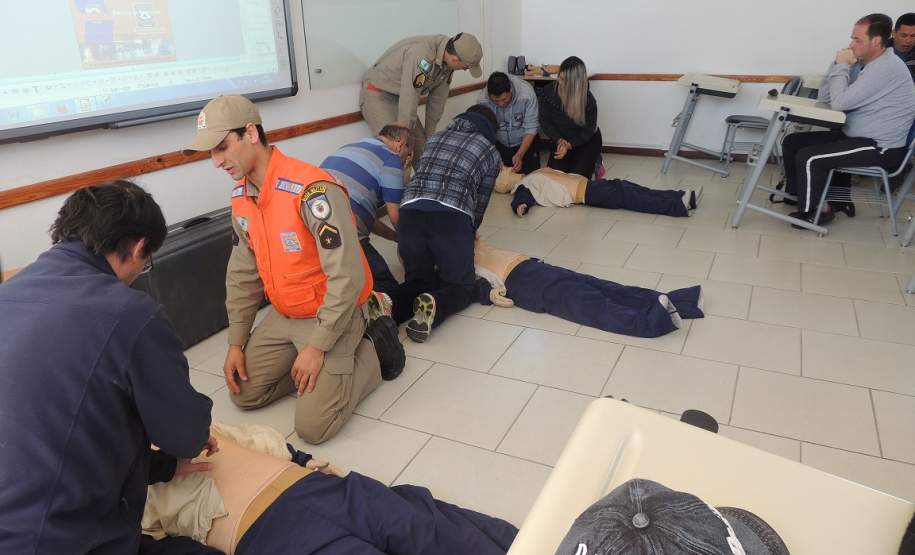 COORDENADORIA ESTADUAL DE PROTEÇÃO E DEFESA CIVIL FORMA BRIGADISTAS PARA ATUAÇÃO NO PALÁCIO IGUAÇU E PALÁCIO DAS ARAUCÁRIAS. No dia 16 de setembro a Coordenadoria Estadual de Proteção e Defesa Civil (CEPDEC), por intermédio do Centro Universitário de Estudos e Pesquisas sobre Desastres – CEPED/PR formou 58 brigadistas de incêndio, sendo 23 do Palácio Iguaçu e 58 do Palácio das Araucárias