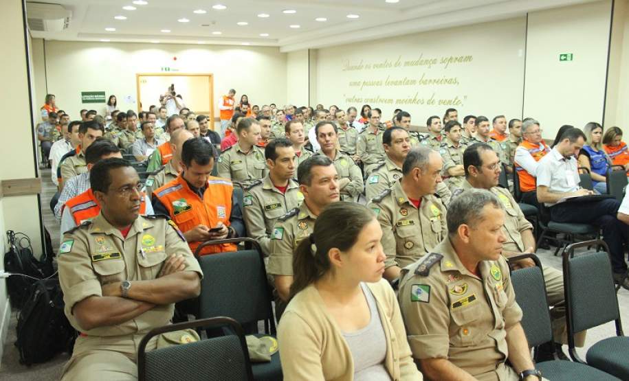 O 3º Encontro Estadual do Plano de Auxílio Mútuo (PAM) foi realizado nesta quinta-feira (29) em Maringá, noroeste do Estado. O evento foi organizado pelo 5º Grupamento de Bombeiros e contou com a presença de autoridades e representantes do PAM de diversas cidades do Paraná e também de São Paulo. O programa tem como finalidade fortalecer a prevenção de incêndios e acidentes no âmbito
empresarial.