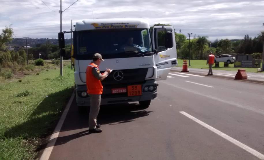Fiscalização Produtos Perigosos Posto PRv Londrina-Pr. Fiscalização Produtos Perigosos Posto PRv Londrina-Pr.